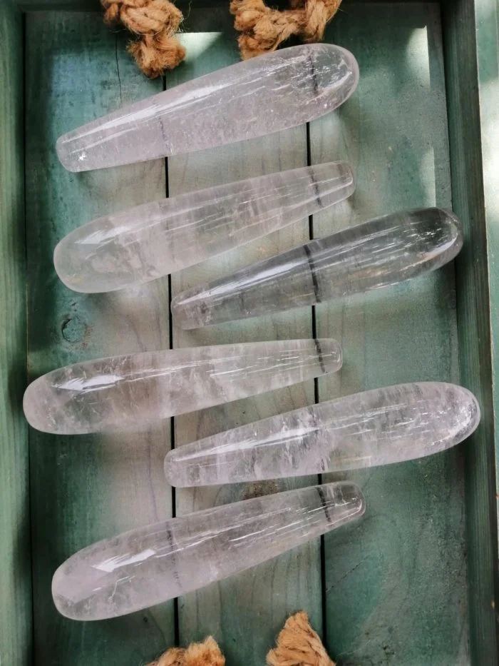 clear quartz wand