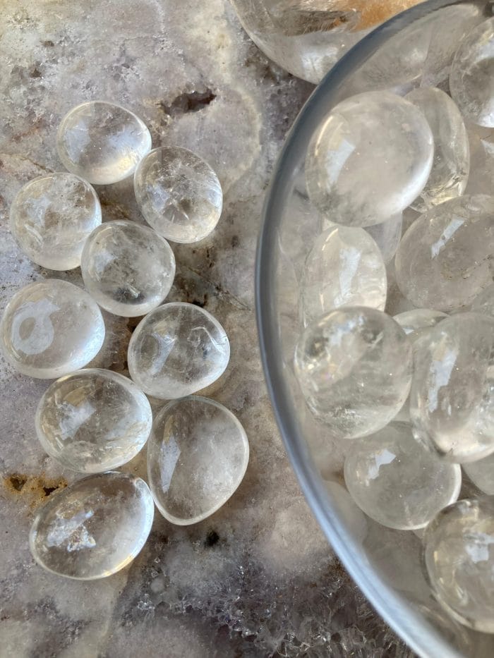 clear quartz tumbled2 scaled