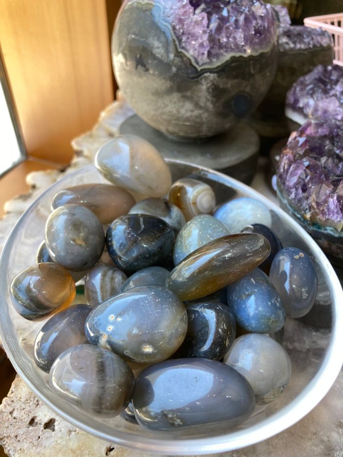 gray agate tumbled stones1